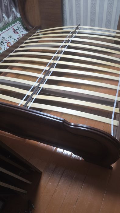 Классная двуспальная кровать