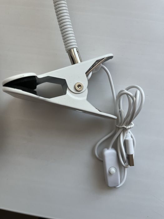 Продаю настольный светильник