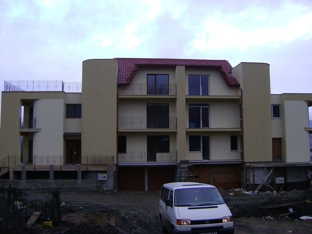 Executam lucrări în  construcții case în rosu și finisat