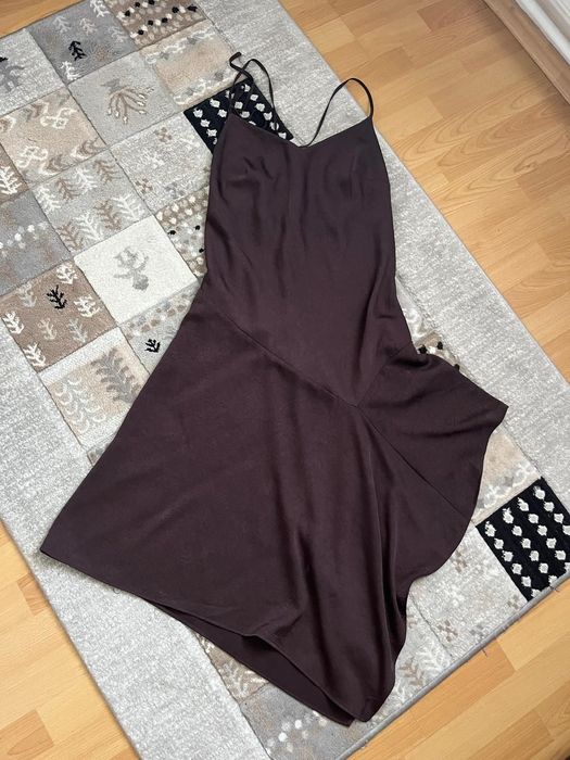 Rochie simetrica cu spate gol