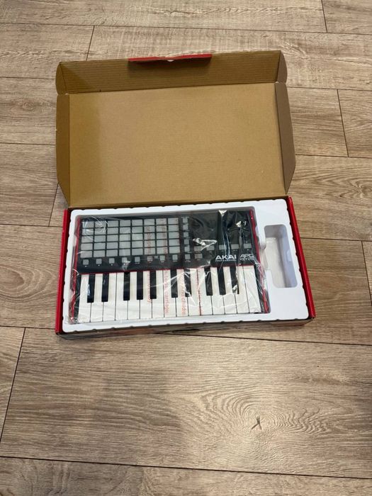 Миди клавиатура, Akai mini