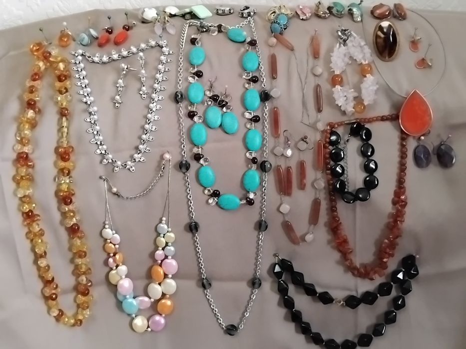 Ожерелья из натуральных .камней