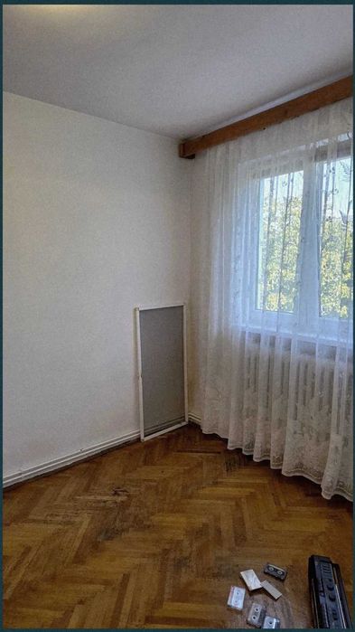 Vând apartament 3 camere în Târgu Mureș, zonă liniștită și verde, str. Moldovei