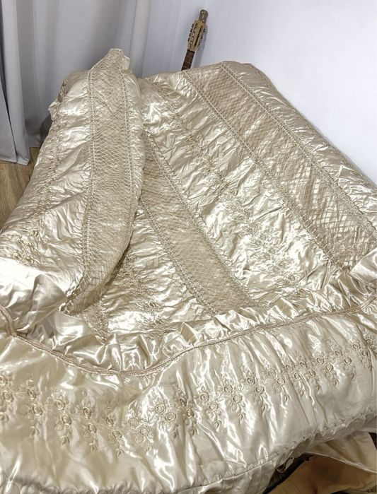 Комплект одеяло покрывало наволочки постельное белье