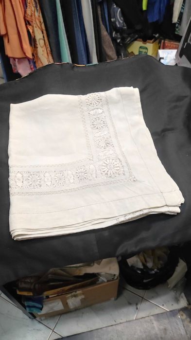 Покривка ленена с брюкселска дантела