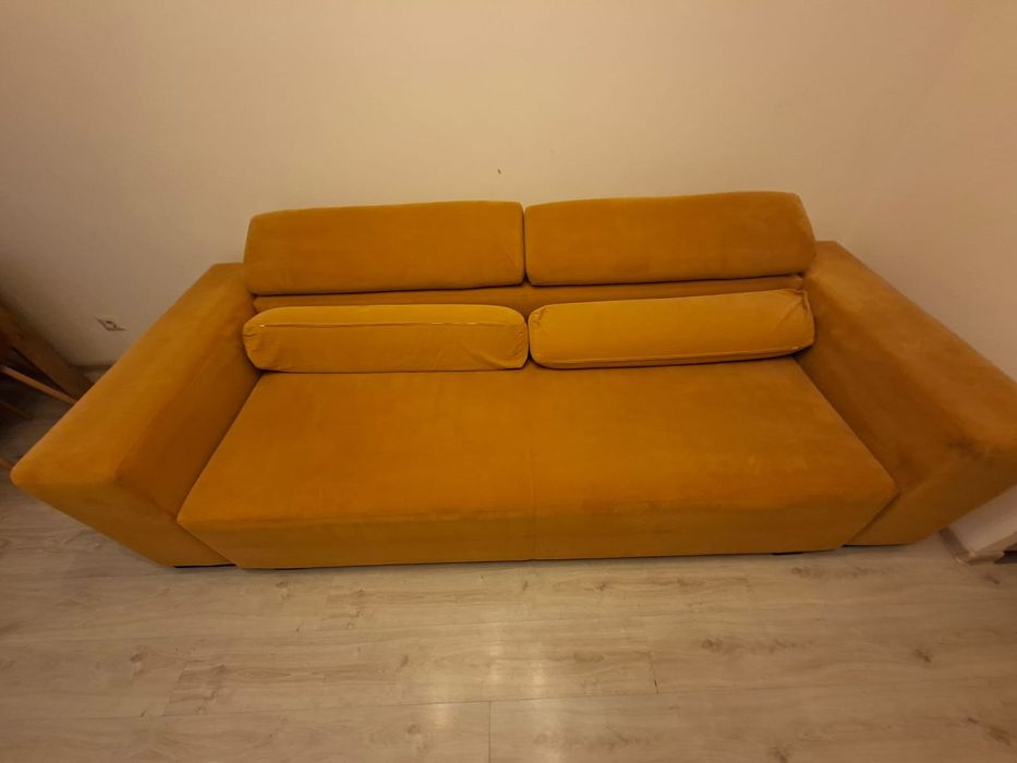 De vanzare canapea extensibila 3 persoane