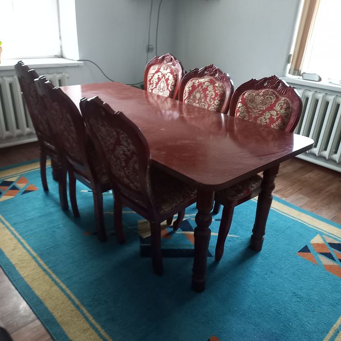 Стол со стульями