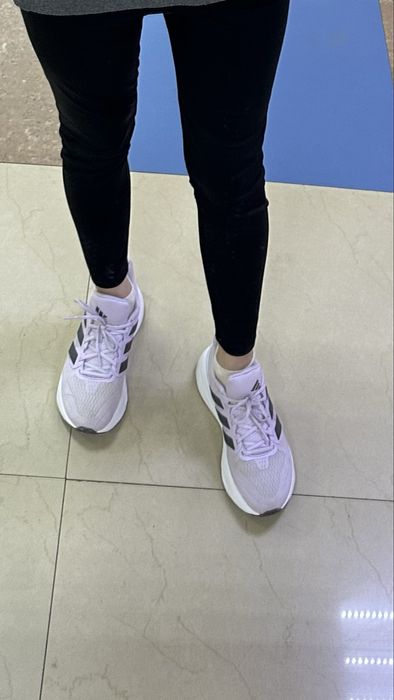 Продам кроссовки adidas