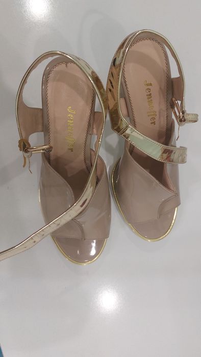 Туфли бежевого цвета