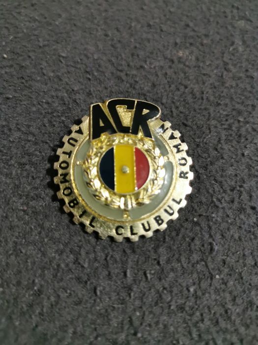 Vând o insignă ACR și o insigna sovietica din orașul Belgorod