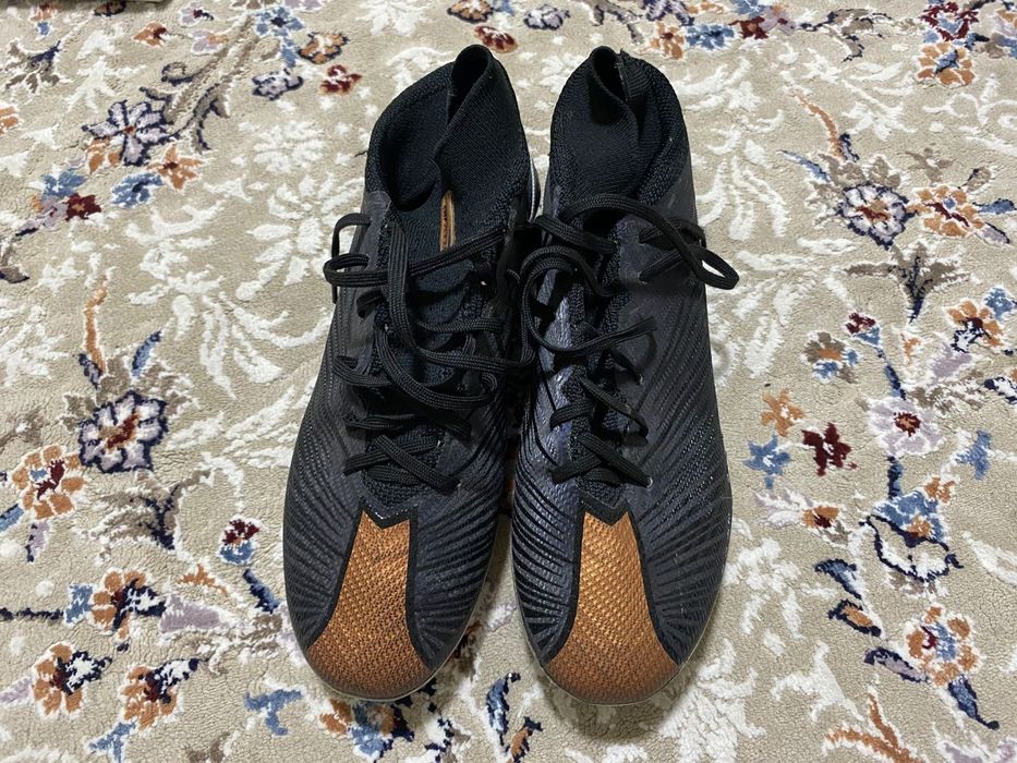 Бутсы футбольные