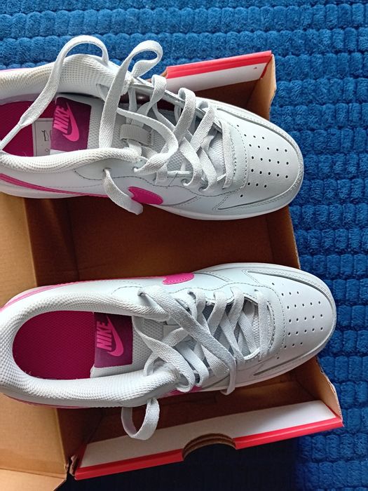 Adidaşi Nike, noi