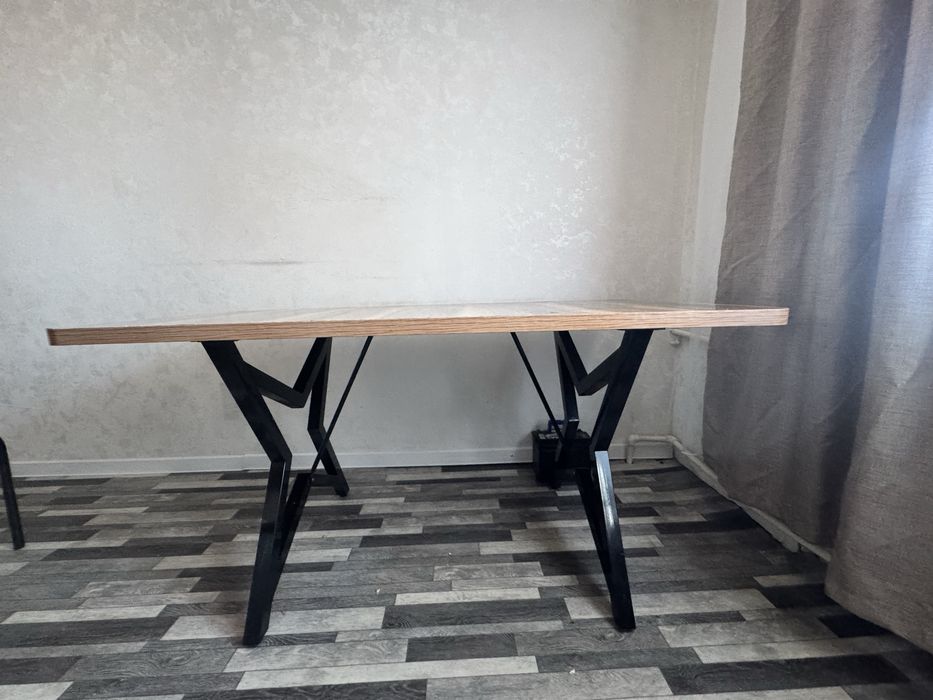 Продам стол в хорошем состоянии