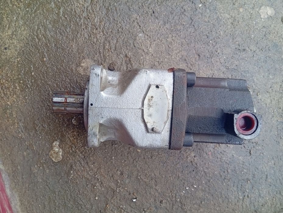 Vând pompa basculare raba