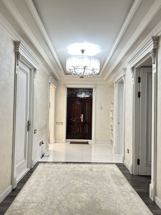 Продается своя 3-х комнатная квартира в центре