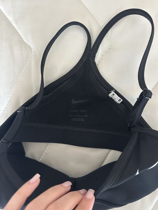 Nike бюстие