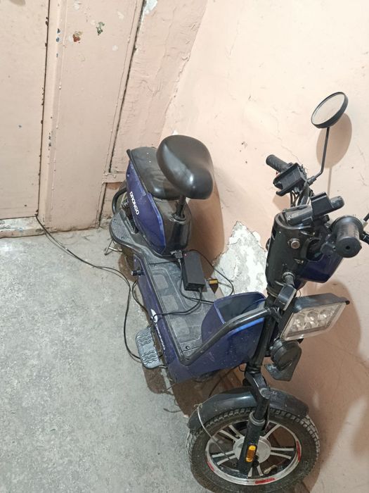 Yaxshi batareyali elektr skuter