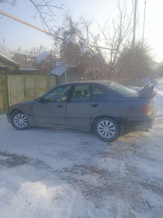 Продам машину  BMW 320i