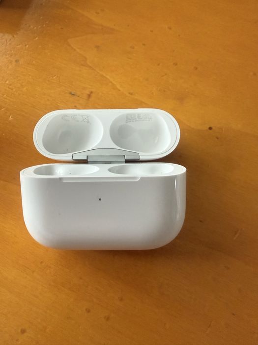 AirPods Pro  само кутия case  за слушалки на Apple