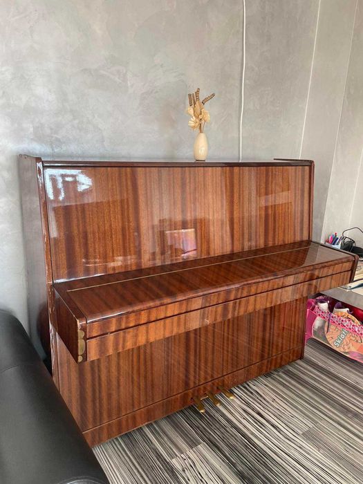 Продавам пиано Беларус 8 октави