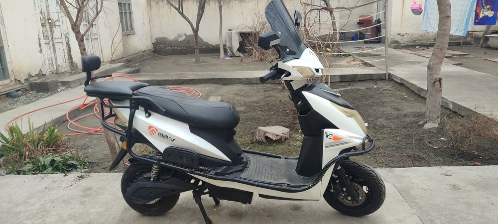 Скутер сотилади холати яхши