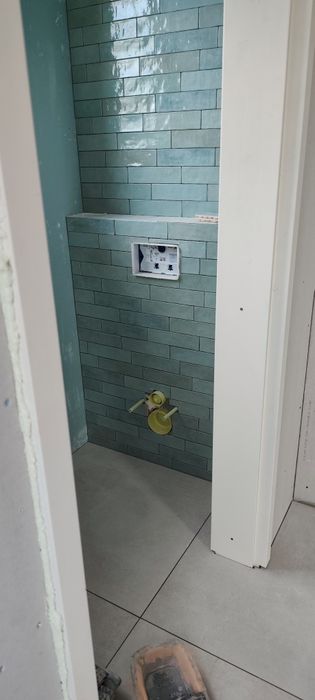 Предлагам строителни услуги
