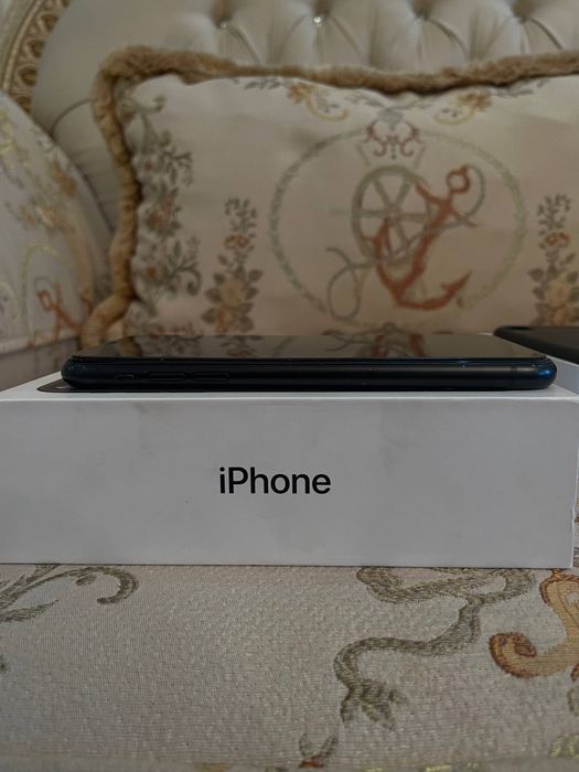 Iphone Xr продам 64гб 100акб