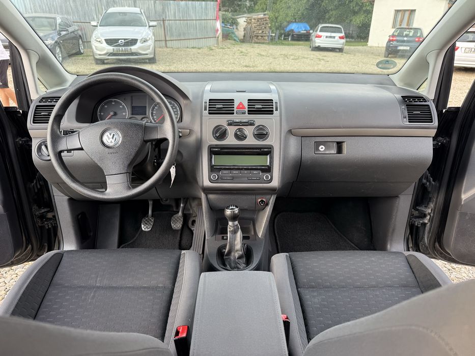 Volkswagen Touran 1.9 TDI 105 CP 6 Trepte 11/2009 SE POATE IN RATE