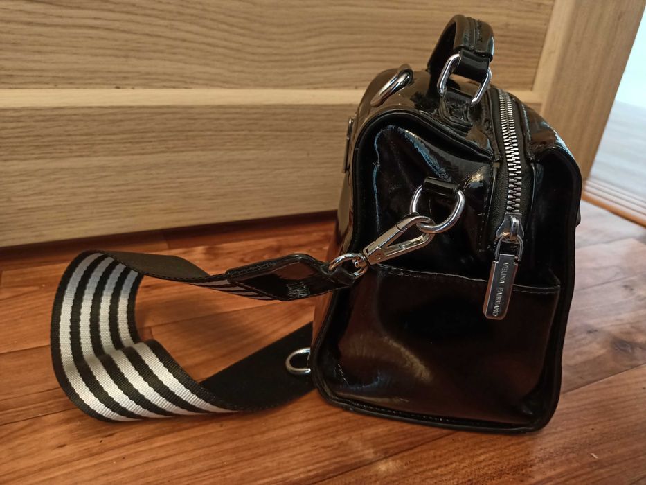 Лакированная сумочка