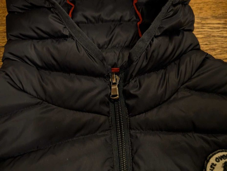 Ултралек Дамски пухен елек с качулка JOTT