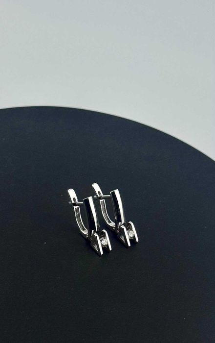 Серьги,585 проба золота, бриллиантовые вставки