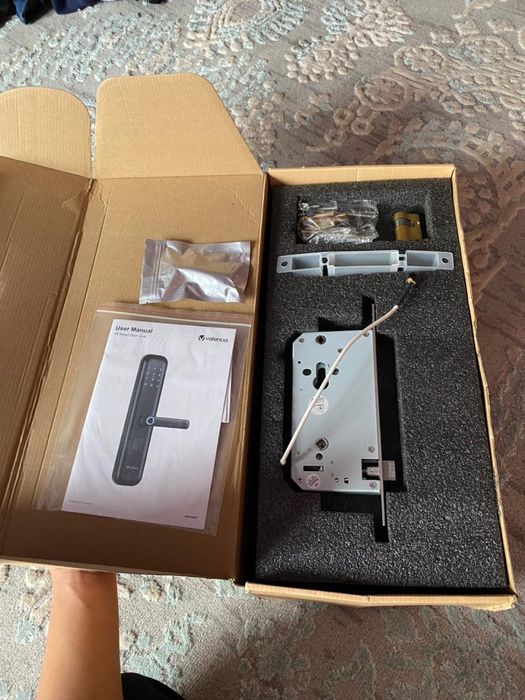 Умный замок valencia v8