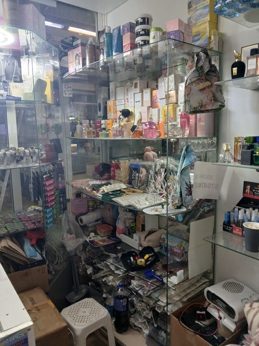 Торговое оборудования продам стеклянные витрины