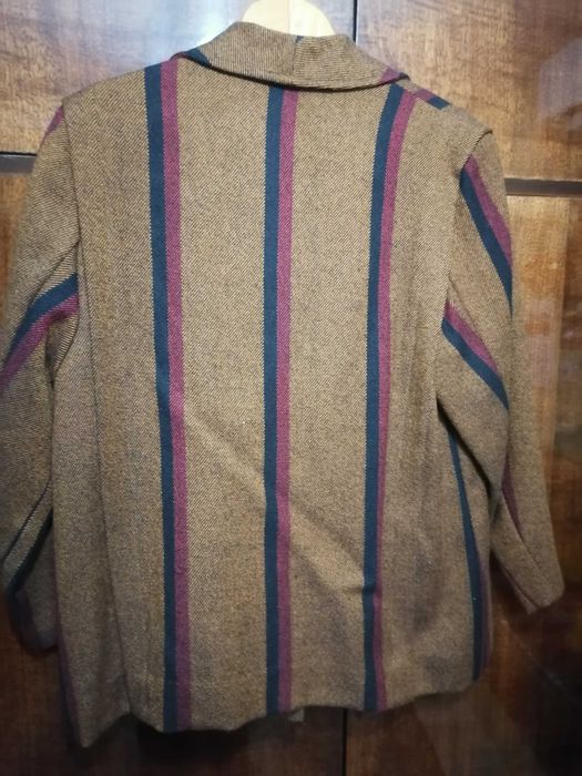 Дамски вълнен костюм  с пола и сако с хастар