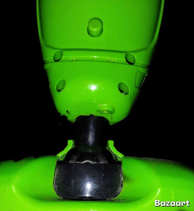 КАТО НОВА парочистачка, цвят зелен. Цена 80 лв.