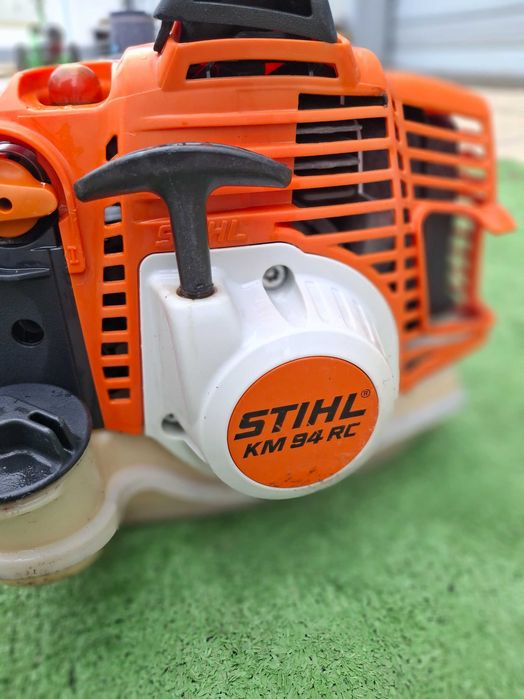 Комбиниран двигател Stihl KM94 RC с Приставка духалка