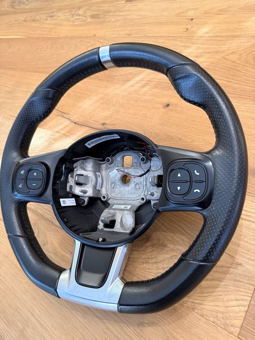 Волан Abarth 595 2020година