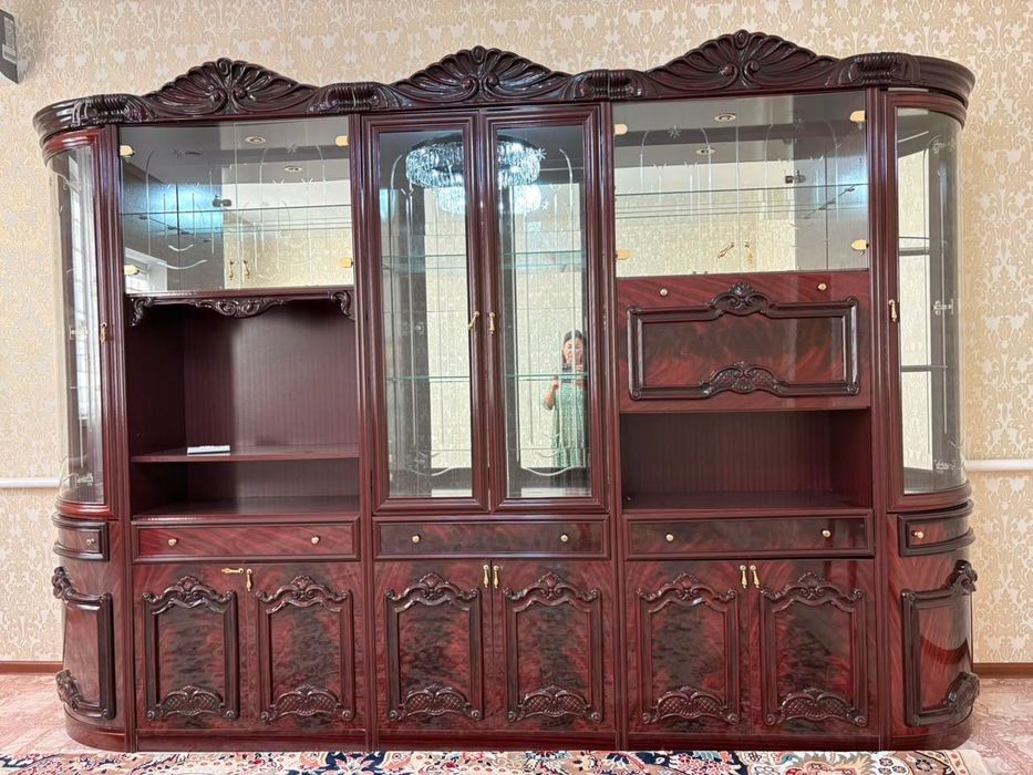 Сервант Классикалык жаксы жагдаида