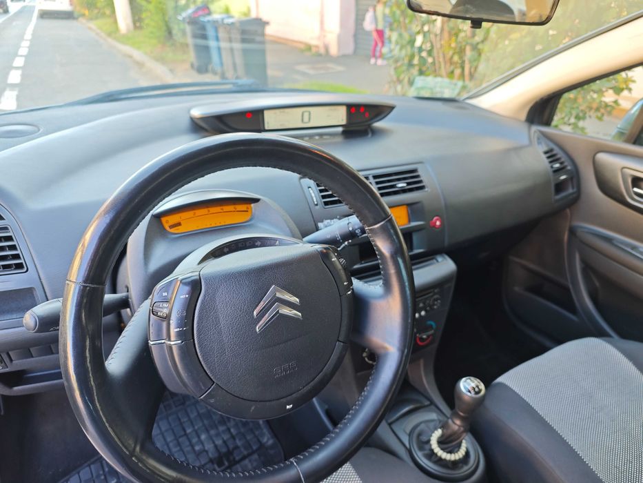 Vând Citroen C4 Coupe 1900eur