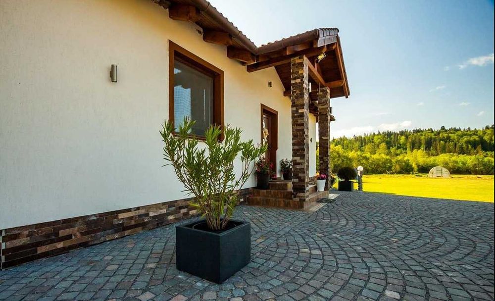 Piatra Cubică Neregulată – Textură Naturală pentru Proiecte Durabile