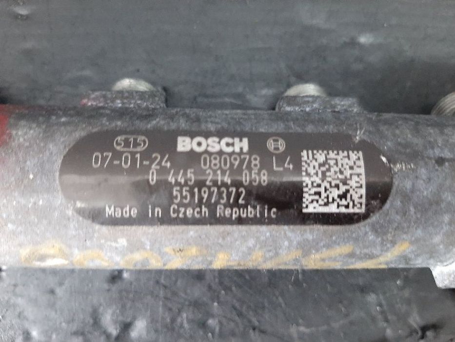 Rampa injectoare 1.9 jtd alfa romeo 147 156 159 fiat croma 0445214058 55197372