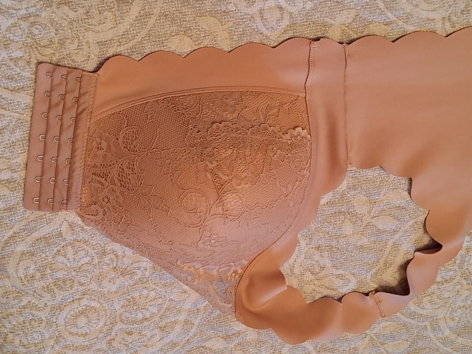 Продаётся женский бюстгальтер,с широкими лямками и застежкой спереди