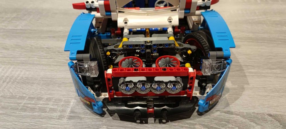 LEGO  42077 Technic  Masina de raliuri 2 in 1 SUPEROFERTA