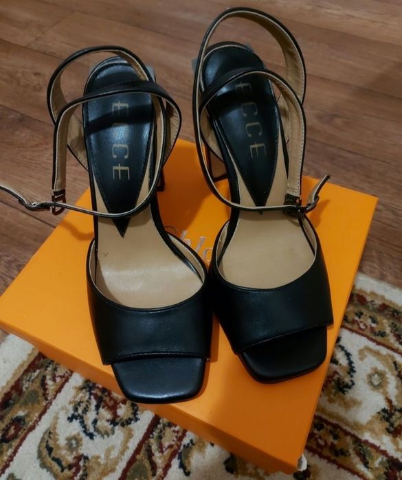 Босоножки 37 размер новые