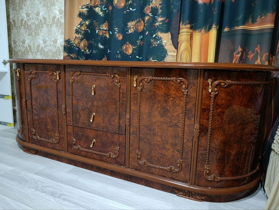 Продаётся большая тумба для зала под телевизор в отличном состоянии!