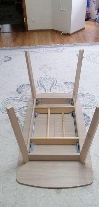 Продам обеденный стол