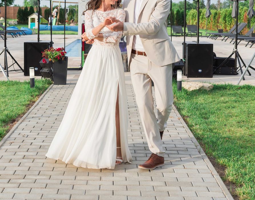 Rochie de mireasa din broderie si voal
