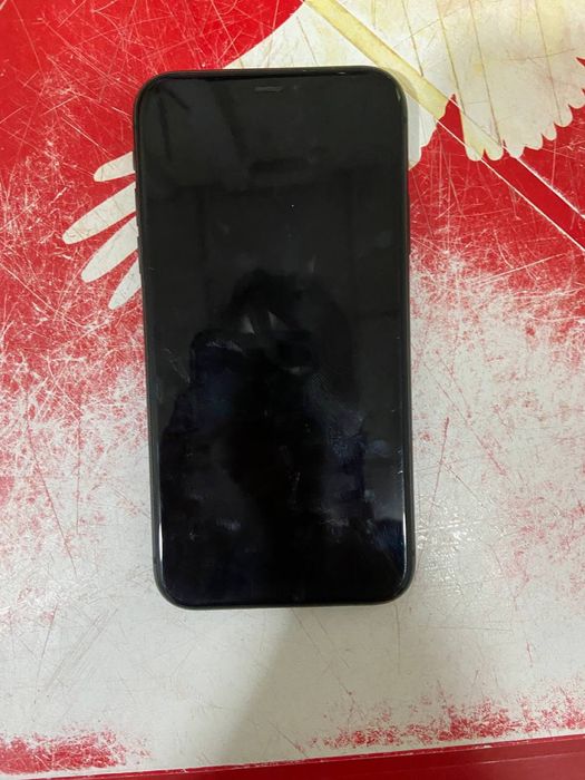 Продам телефон iPhone 11