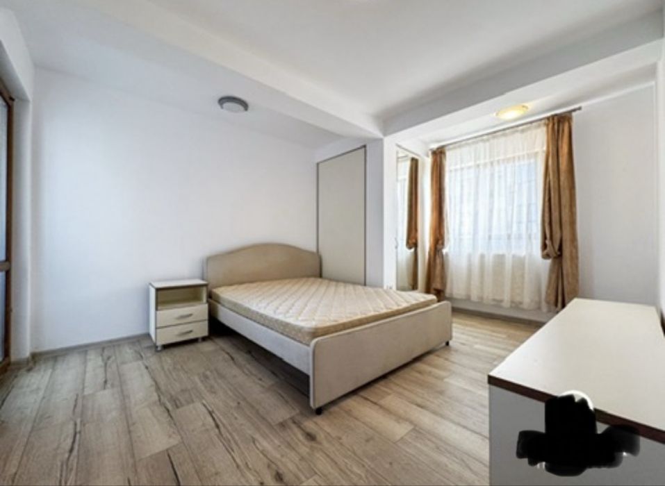 Proprietar:Ap.3camere open space-Lângă Palas.+parcare inclusa