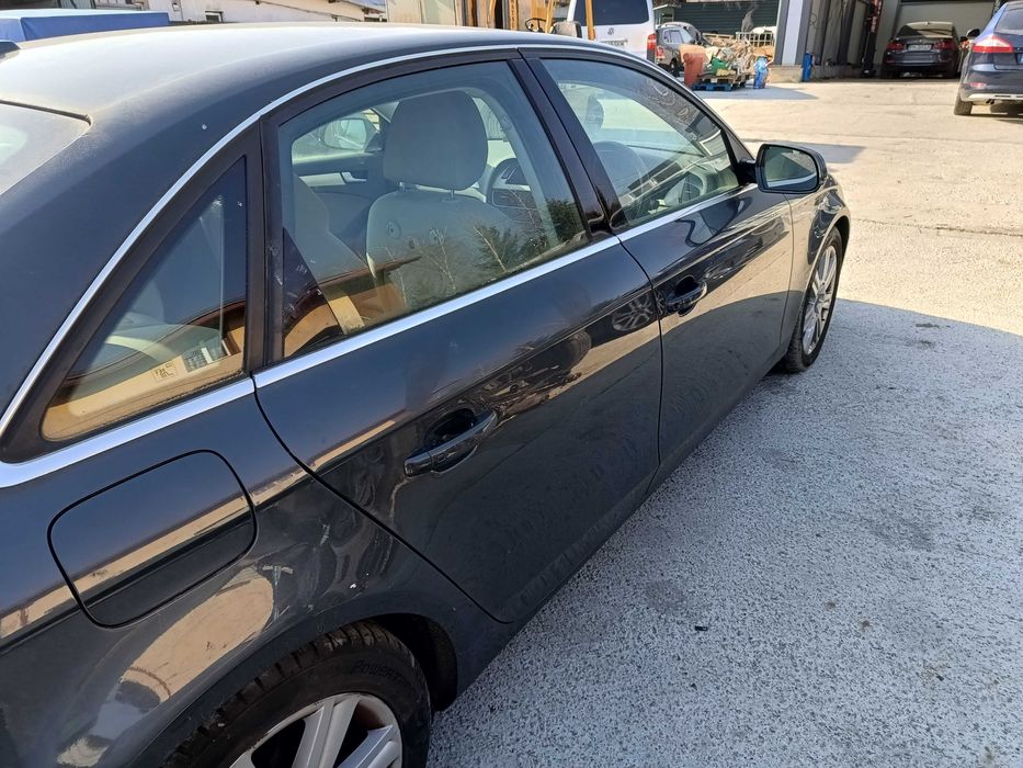 Usa stanga dreapta fata AUDI A4 B8 2.0 TDI CJCB